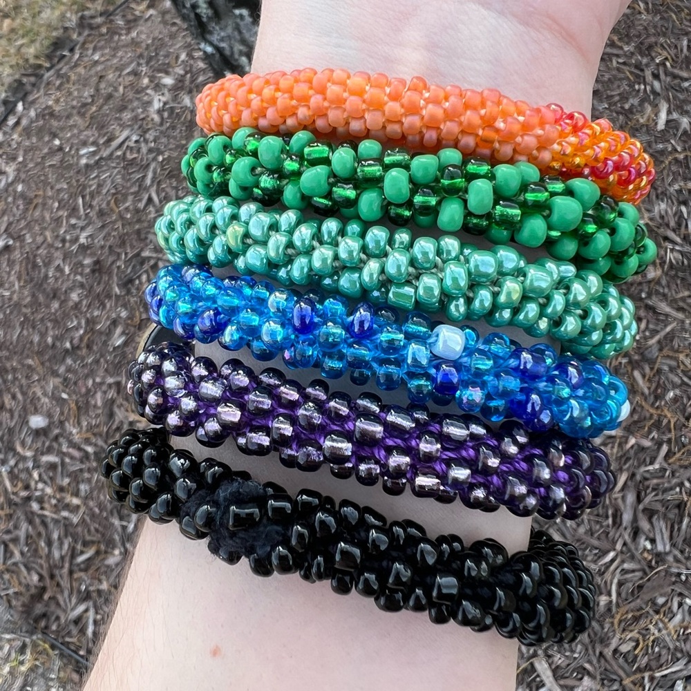 6 Stackable Vintage Stretchy Beaded Bracelets Blu… - image 8